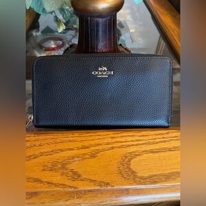 NWOT Coach Zip Around Wallet in Black/Gold